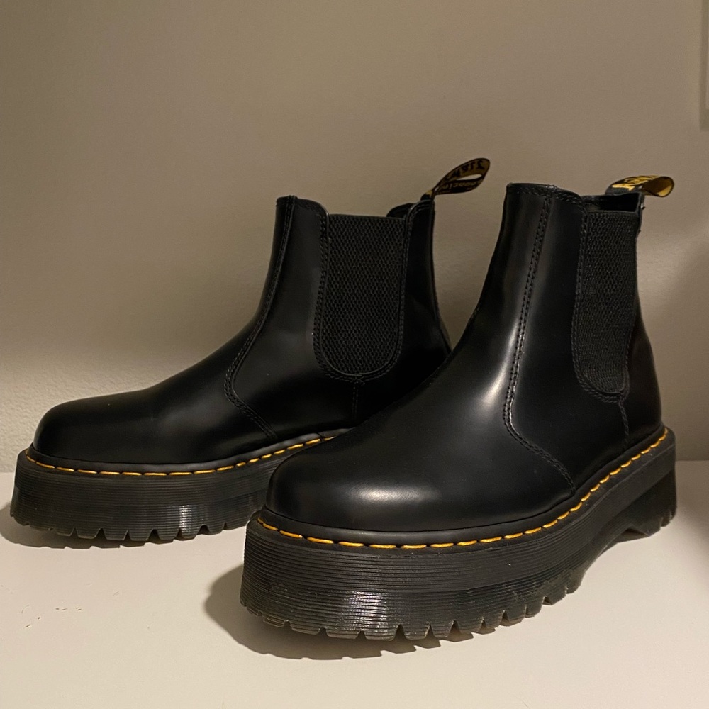 DR MARTENS PLATFORM CHELSEA BOOTS